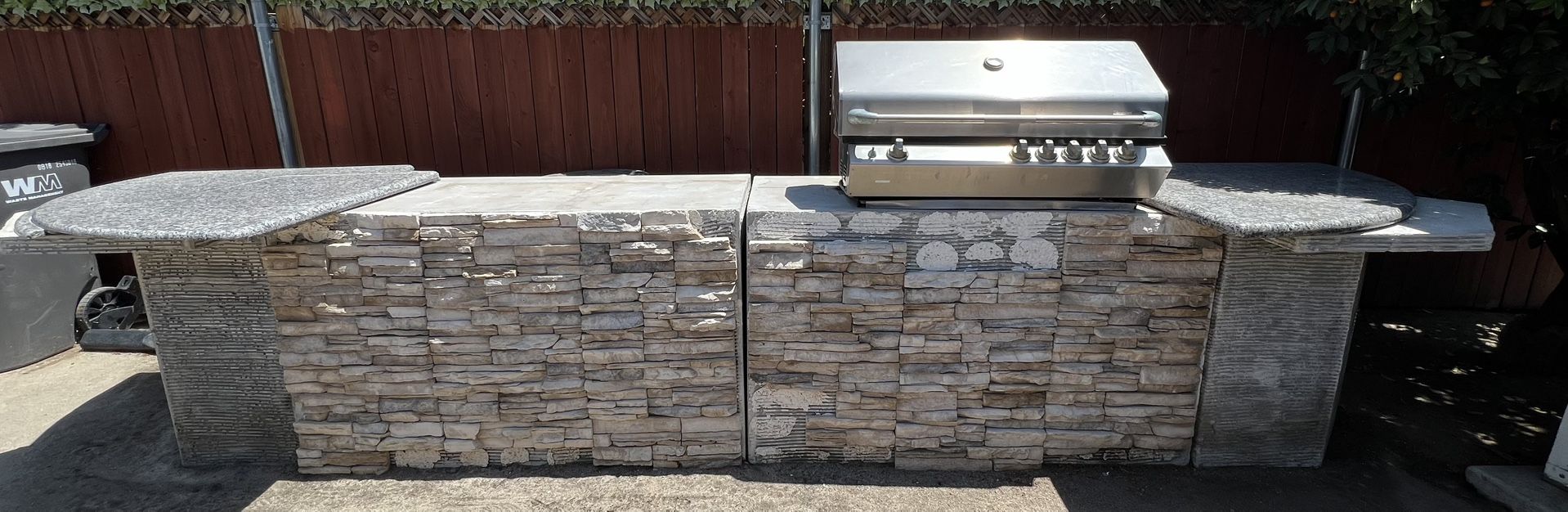 Bbq Outdoor Island With Bbq Grill (Heavy & Big) ❗️Firm Price❗️