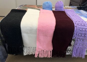 Hand knitted Scarfs + Beanies!!