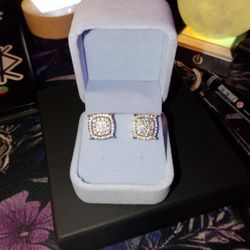 STERLING SILVER AND PAVÉ MOISSANITE STYLE IN A PRINCESS CUT STYLE.