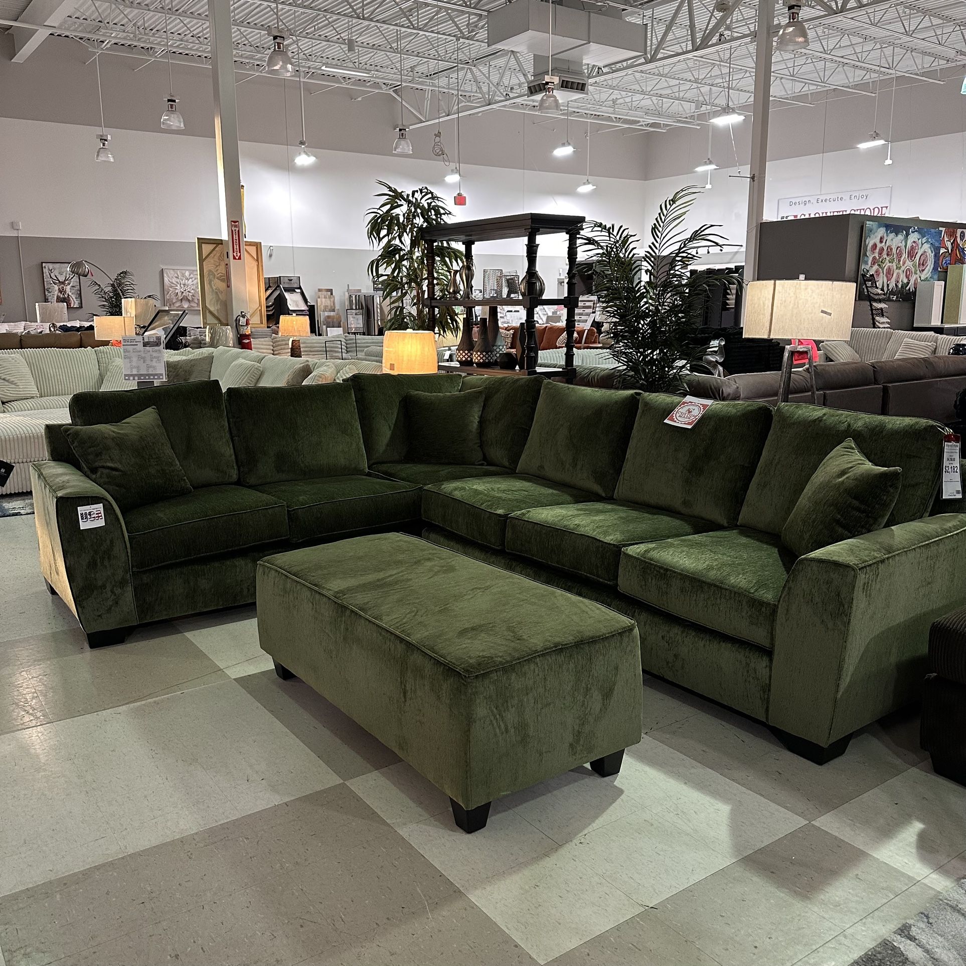 Brand New Emerald Green Sectional and Ottoman Made in USA 🇺🇸. High Quality yet Affordable!