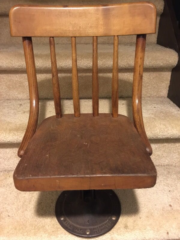 Small Antique Desk Chair For In Coopersburg Pa Offerup