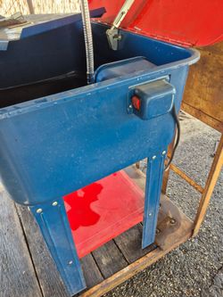 Parts cleaner