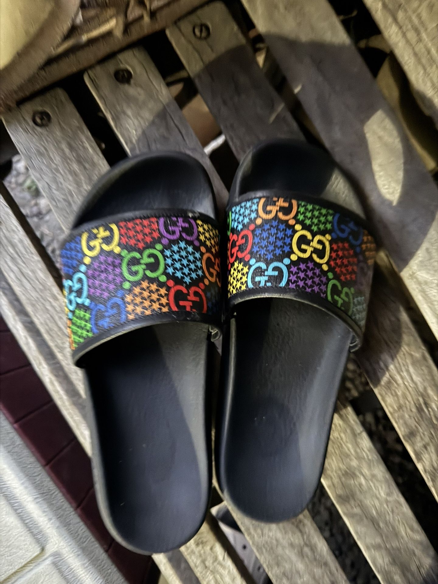 MEN GUCCI SLIDES