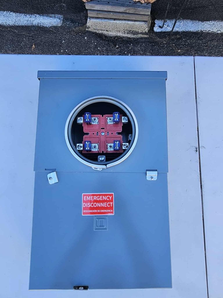 Outdoor Main Circuit Breaker