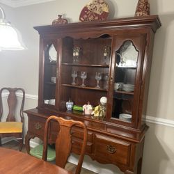 Dining room set Seats 6.