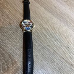 Watch. They work well. The condition is good.