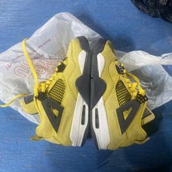 Air Jordan 4 Retro Yellow