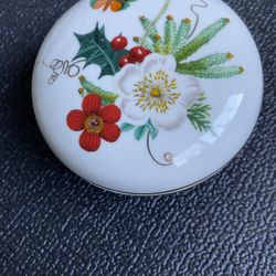 FRINGE Fine Porcelain Trinket Box w/ Gold Accents Exclusively for Barnes & Noble