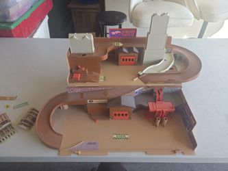 vintage 1979 Hot Wheels City Service Center Sto & Go playset by Mattel