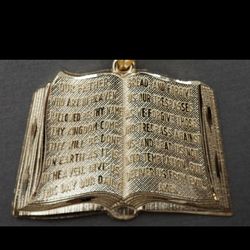 10k Gold Bible Pendant W/ Lords  Prayer. 5.3 Grms $320$