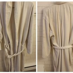 XL White Robe 46 " Long $15