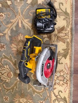DEWALT Brushless Circular Saw with Charger