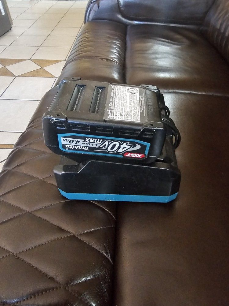 Makita Charger And Baterie