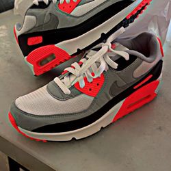 AIR MAX 90 (GS) size 6.5 YOUTH