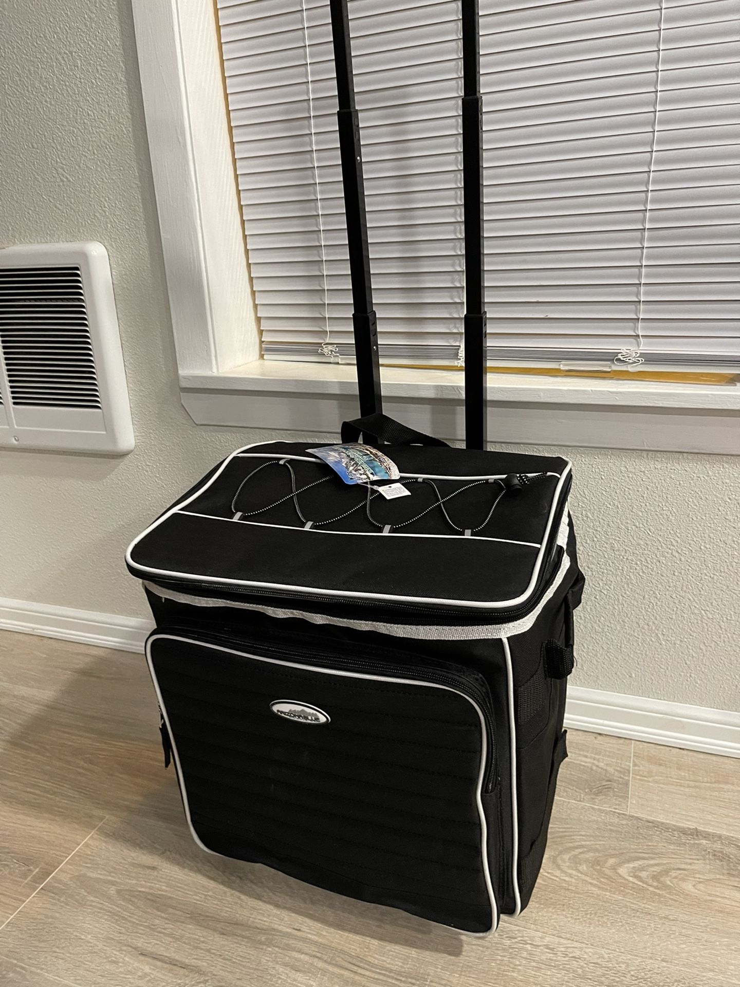 Insulated 60can Cooler With Wheels