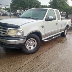 2000 Ford F150  For Parts 