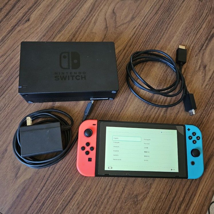 Nintend Switch (V1/HAC-001) + Dock and Cables