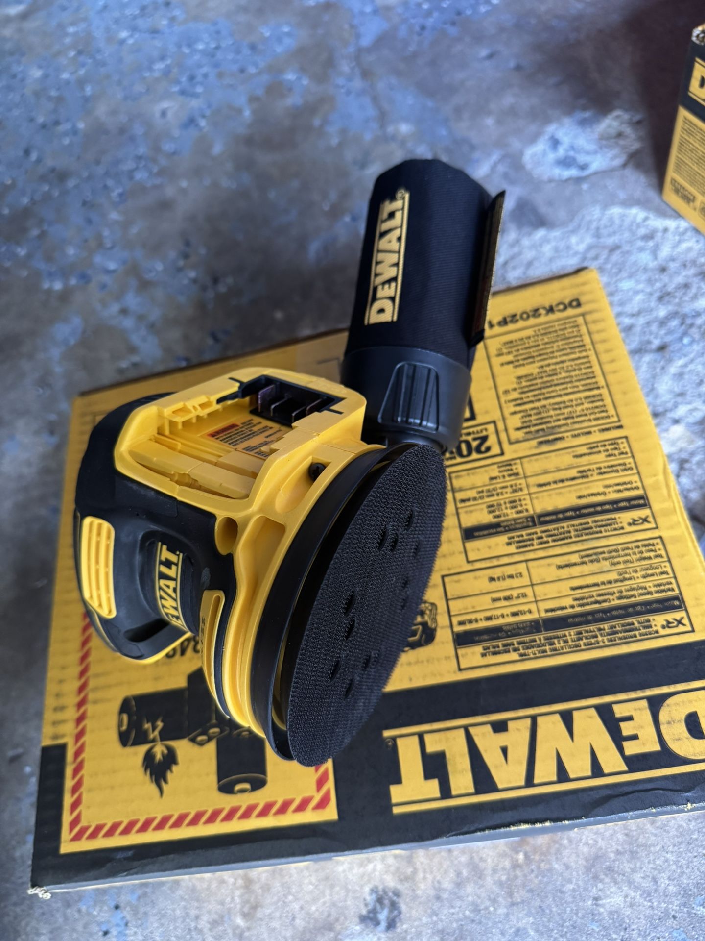Dewalt Sander XR 4”