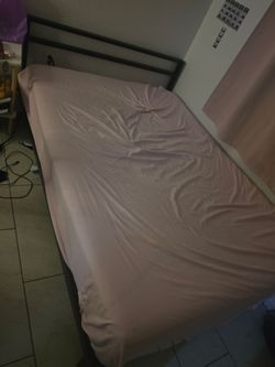 Bed Frame & Full Size Mattress