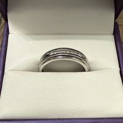 Men's 1/10 CT. T.W. Diamond Wedding Band in 10K White Gold (Size 10) 