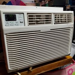 TCL TAW10CR19 10,000 BTU Window Air Conditioner. 