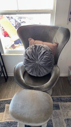 Egg chair grey located in Glendora
