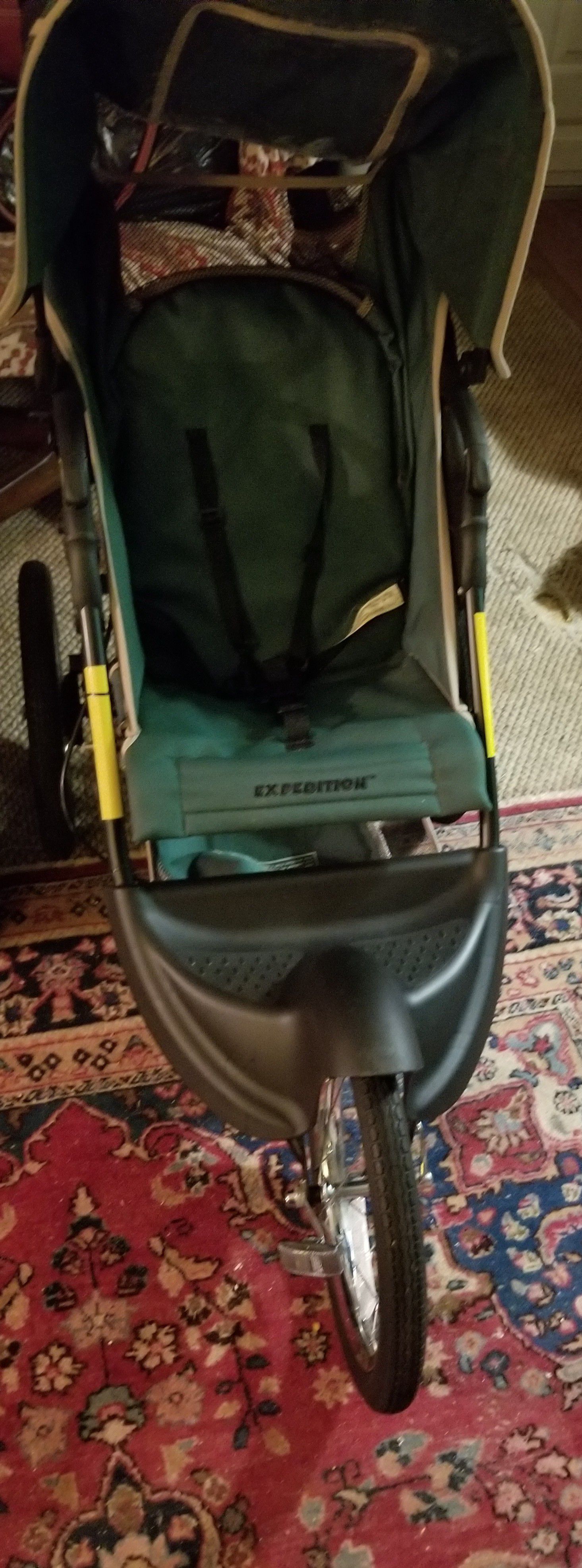Baby Trends Expefition jogging stroller