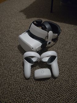 Meta Quest 2 VR Headset with Controllers and BOBOVR m2 pro head strap and Battery pack