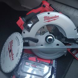 Circular Saw & 18V Battery With Blade