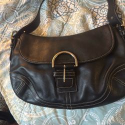 Elegant, classic and beautifully made coach Soho bag