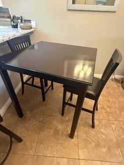 Dining room table