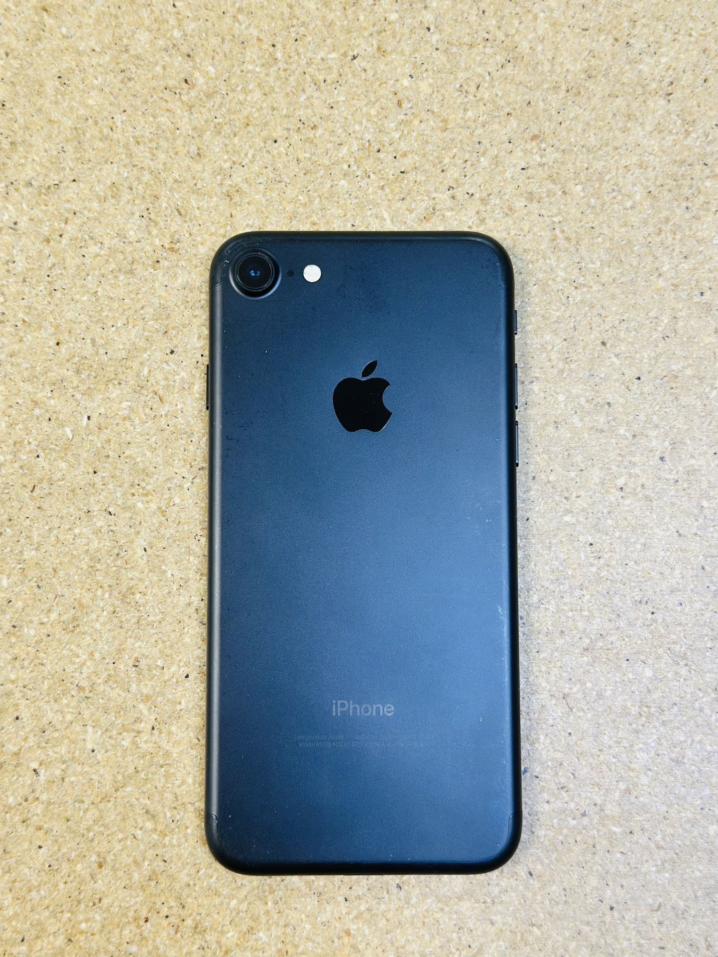 Apple iPhone 7 32GB Unlocked With 3 Months Warranty
