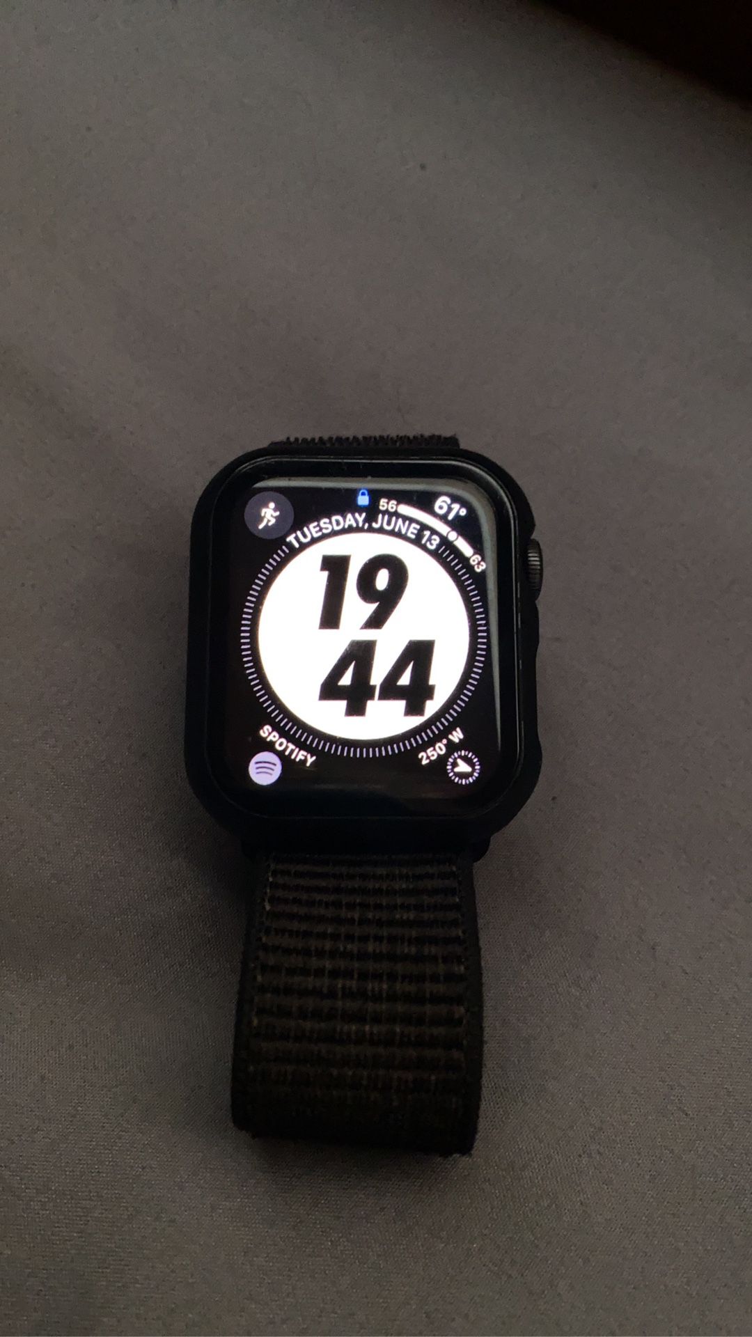 Nike Apple Watch SE 44mm Cellular