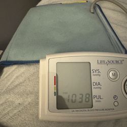 Lifesource Blood Pressure Monitor With XL Cuff (can change out)