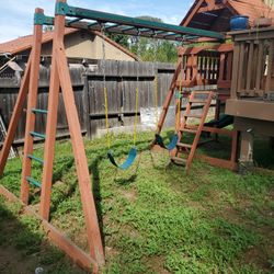 Free Wooden Play Set. 