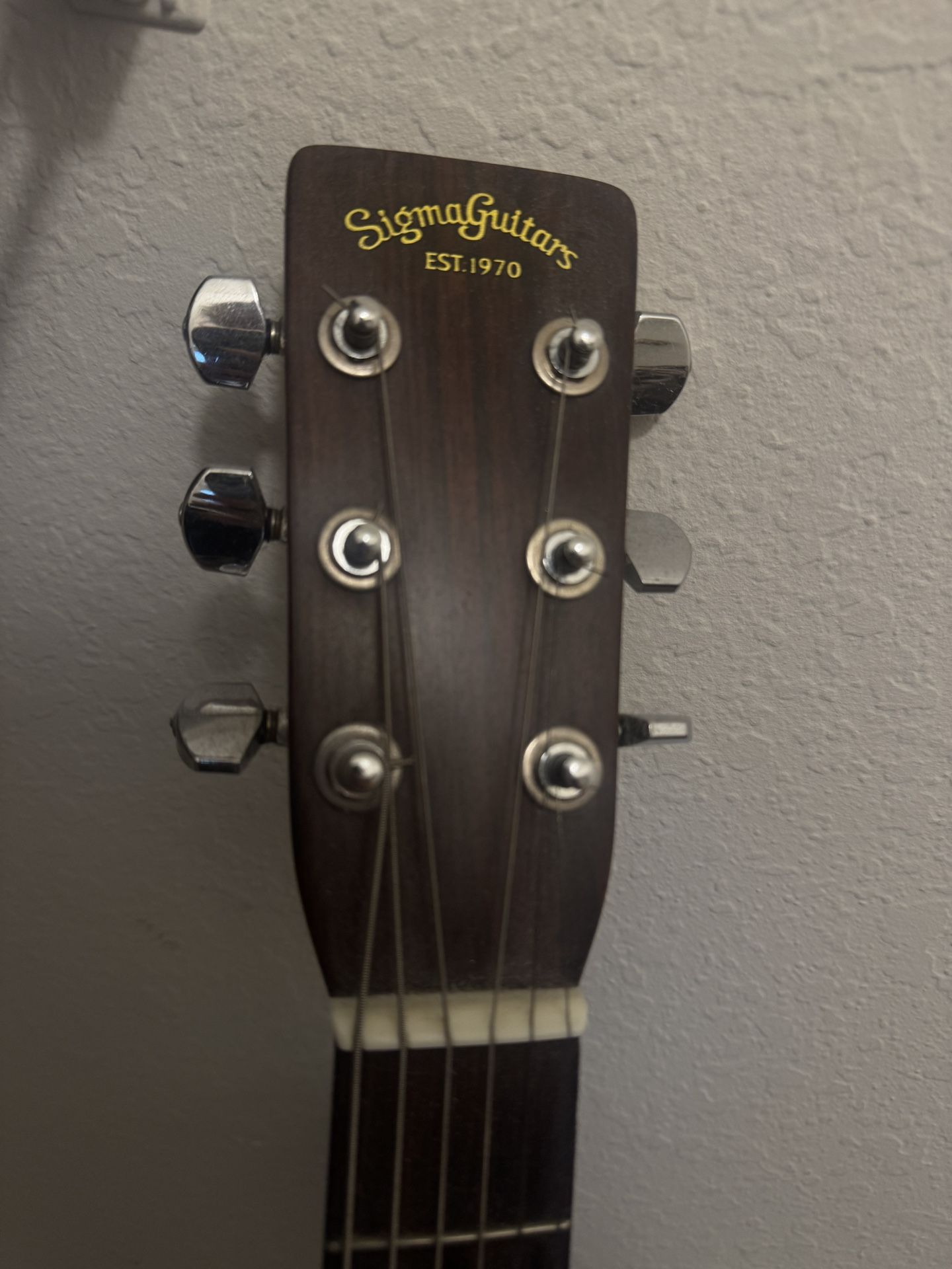 Sigma Acoustic Guitar – Full Body, Rich Round Sound