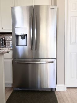 Frigidaire Gallery French Door Fridge – Counter‑Depth – Dual Ice Makers – $300
