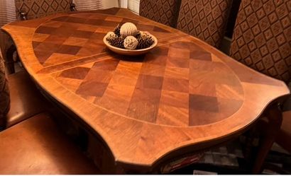 Used DINING ROOM TABLE <>< No chairs!!!