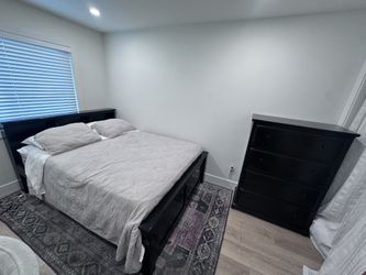 Queen Bed, Mattress & Dresser Set (Dark expresso)