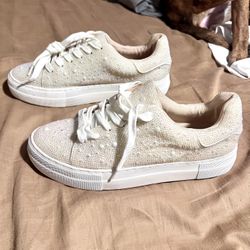 Betsy Johnson Women’s Pearl Embellished Sidny Platform Shoes Size 8.5