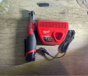Milwaukee M12 3/8” High-Speed Ratchet with battery and charger