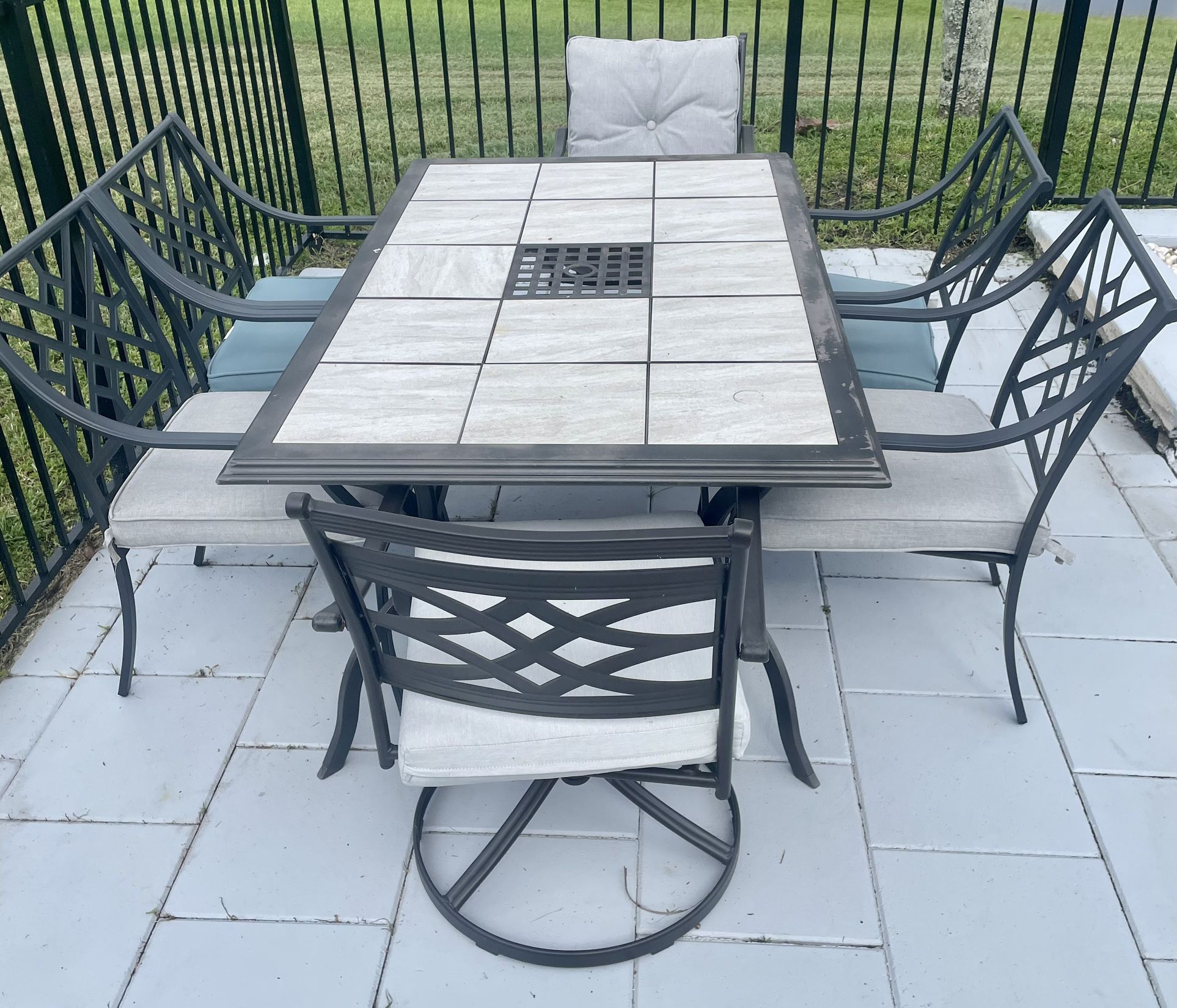 REDUCED!!! Outdoor Furniture Patio Dining Set