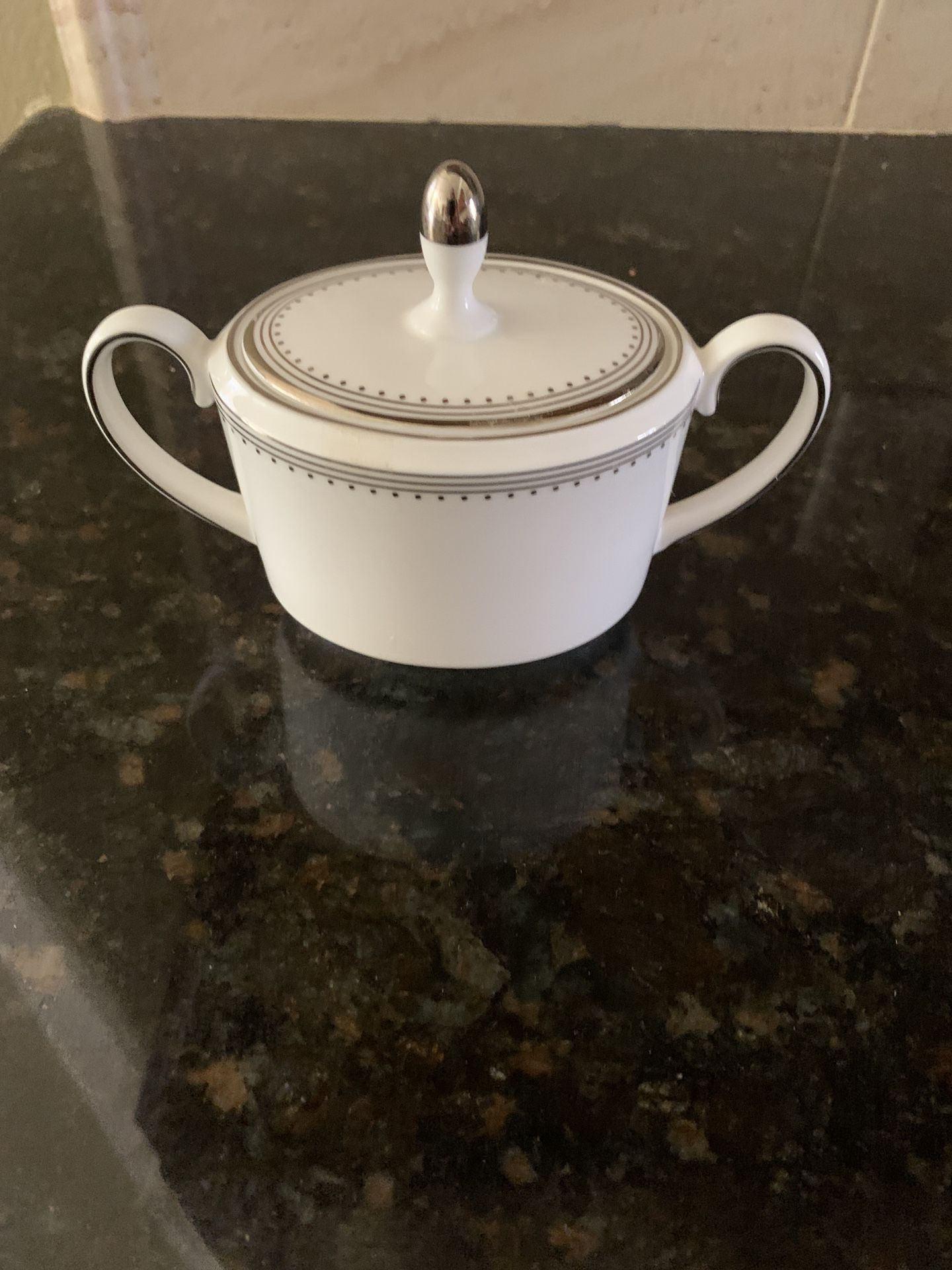 Vera Wang Grosgrain NEW Sugar Box