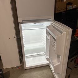 Refrigerator (white) 