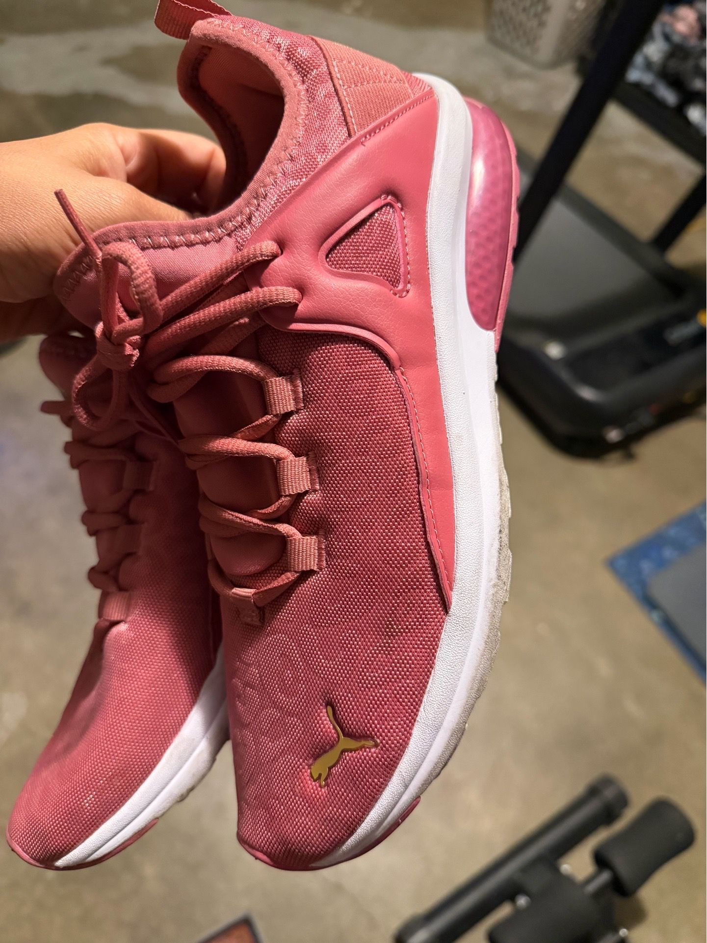 Women’s pumas size 61/2