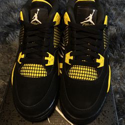 Jordan 4 “Thunder” Size 7Y BRAND NEW