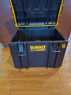 DEWALT caja para guardar herramientas nueva