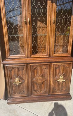 Drexel china hutch