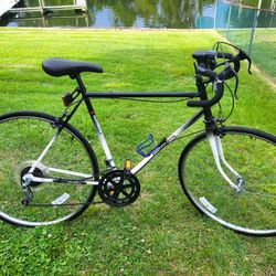 Vintage Huffy 12 speed road bike -29" wheels - Head light + Tail light - Bottle holder - Rides nice