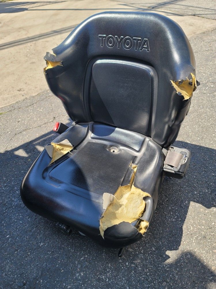 8 Series Toyota Forklift Complete Seat Assembly